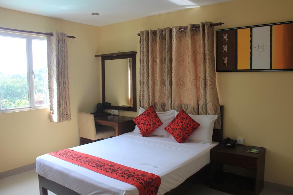 Grand 7 Hotel Thalawathugoda Talawatugoda Экстерьер фото